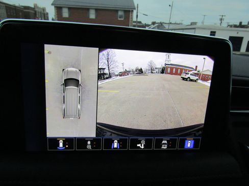 Used 2022 Chevrolet Tahoe Z71 w/ Luxury Package image 32