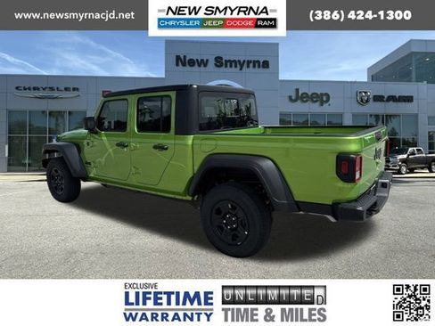 New 2025 Jeep Gladiator Sport image 5