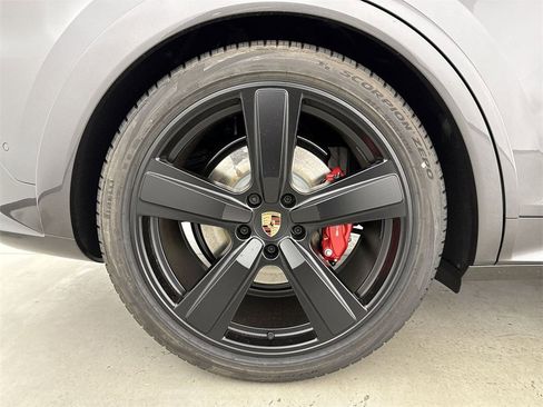New 2026 Porsche Cayenne GTS image 16