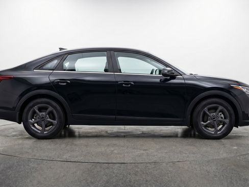 Used 2025 Kia K4 LXS image 11