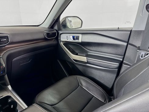 Used 2022 Ford Explorer Limited image 28