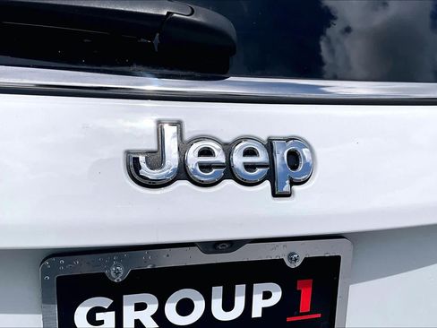 Used 2024 Jeep Compass Latitude AWD/4WD image 10
