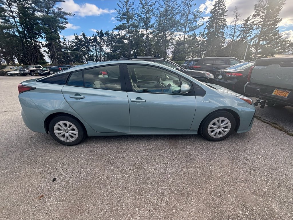Used 2021 Toyota Prius LE FWD image 1