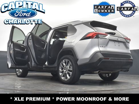 Used 2022 Toyota RAV4 XLE Premium image 28