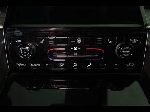 Used 2023 Jeep Grand Cherokee Limited w/ Black Appearance Package image 27