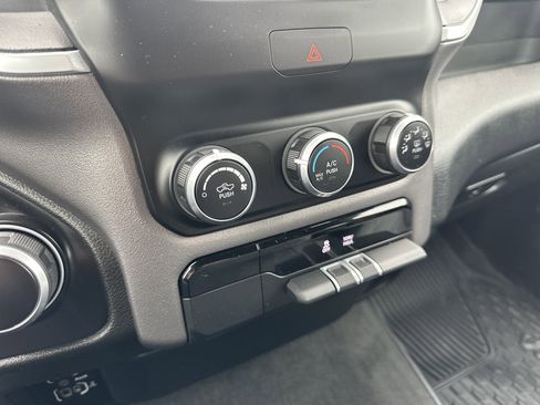 Used 2022 RAM 1500 Big Horn AWD/4WD image 29