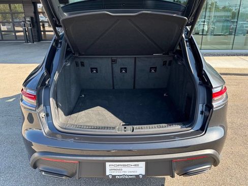 Certified 2026 Porsche Macan AWD/4WD image 10