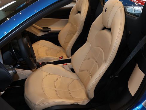 Certified 2017 Ferrari 488 Spider RWD image 5
