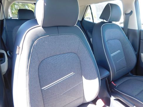 Used 2025 Hyundai Venue Limited FWD image 18