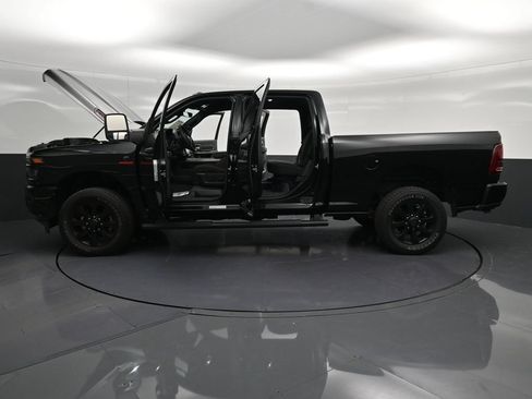 Used 2025 RAM 2500 Big Horn AWD/4WD image 38