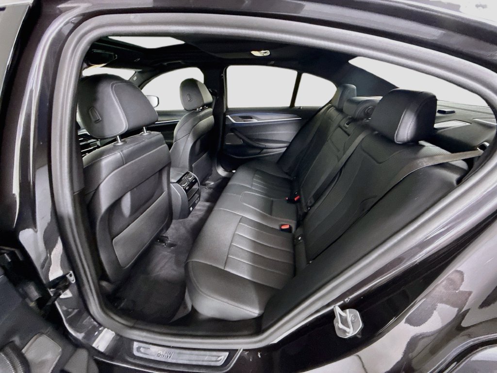 Used 2022 BMW 530e RWD image 22