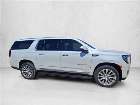 Used 2024 GMC Yukon XL Denali image 4
