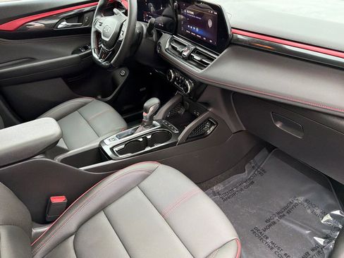 Used 2025 Chevrolet TrailBlazer RS w/ Convenience Package AWD/4WD image 16