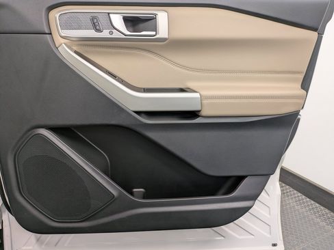 Used 2022 Ford Explorer Limited w/ Equipment Group 301A image 27