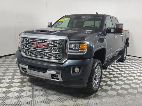 Used 2018 GMC Sierra 2500 Denali w/ Duramax Plus Package AWD/4WD image 9