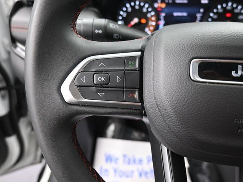 Used 2025 Jeep Compass Trailhawk AWD/4WD image 31