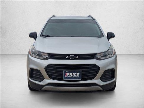 Used 2020 Chevrolet Trax LT w/ Redline Edition image 2