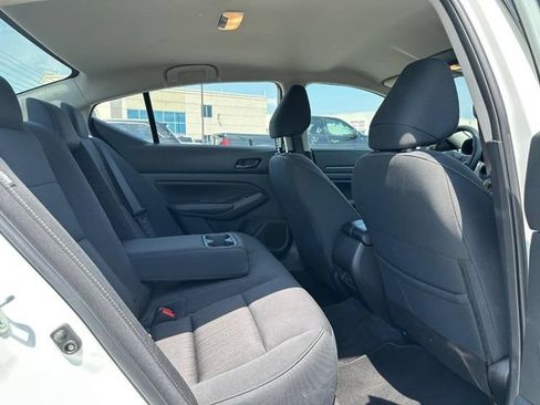 Used 2025 Nissan Altima 2.5 SV FWD image 12