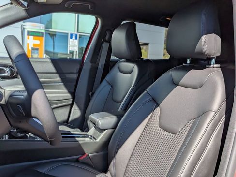 New 2026 Jeep Compass Latitude image 11