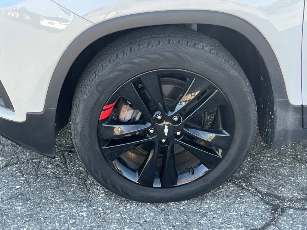 Used 2020 Chevrolet Trax LT w/ Sun & Sound Package FWD image 8
