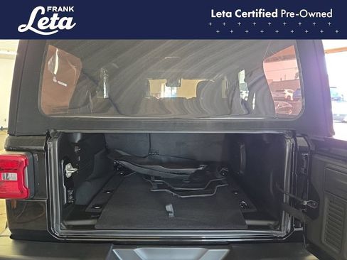Used 2024 Jeep Wrangler Unlimited Sahara w/ Technology Group AWD/4WD image 22