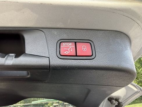 Used 2022 Mercedes-Benz GLB 250 4MATIC image 27