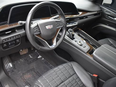 Used 2022 Cadillac Escalade Sport Platinum w/ LPO, ONYX Package AWD/4WD image 12