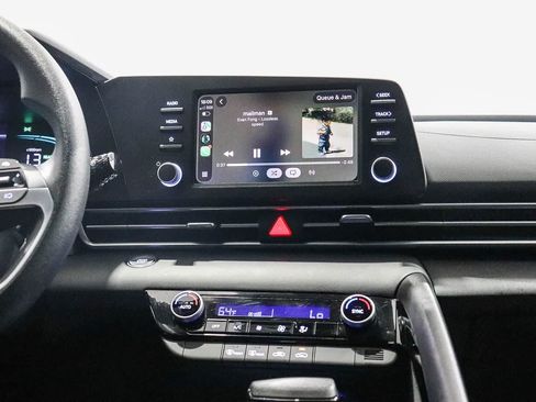 Used 2025 Hyundai Elantra Hybrid FWD image 13