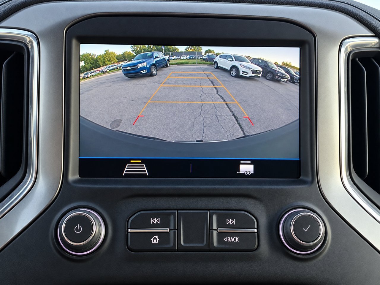 Used 2021 Chevrolet Silverado 1500 LT w/ Bed Protection Package AWD/4WD image 17