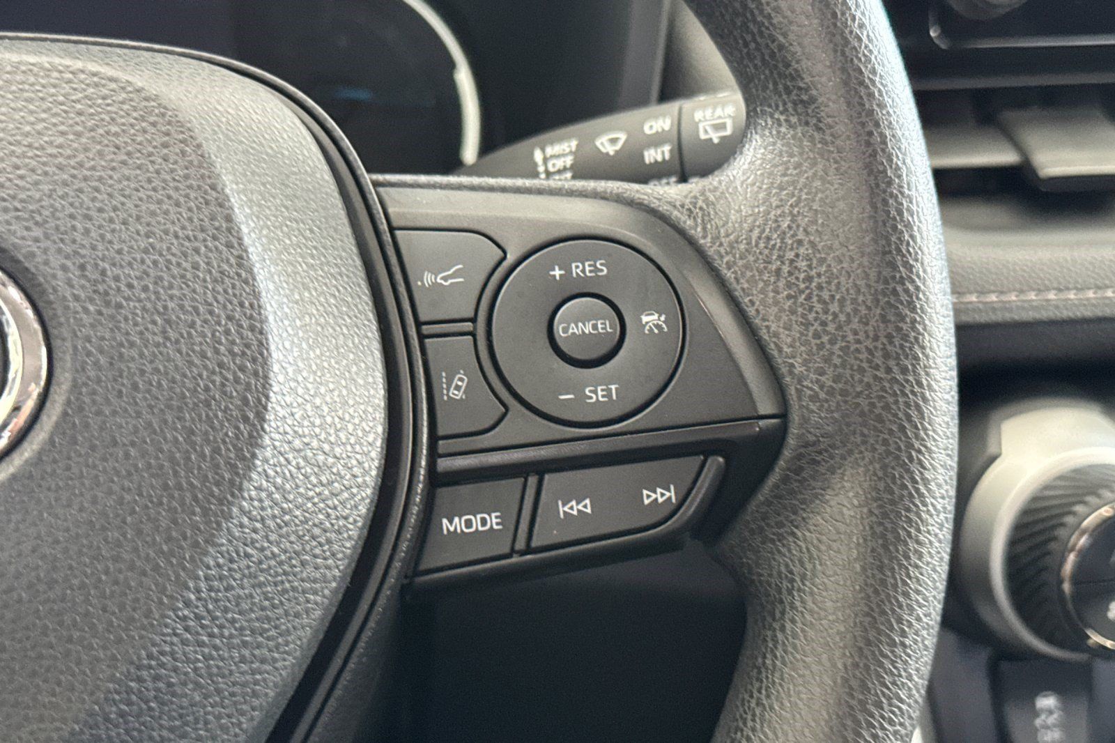 Used 2024 Toyota RAV4 LE AWD/4WD image 29