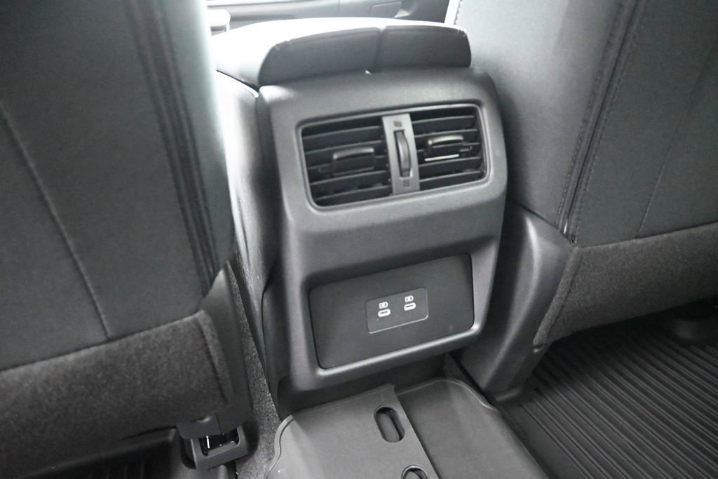 Certified 2026 Nissan Rogue SV FWD image 16