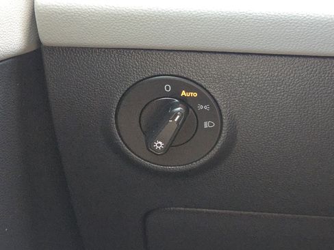 Used 2023 Volkswagen Taos SE image 25