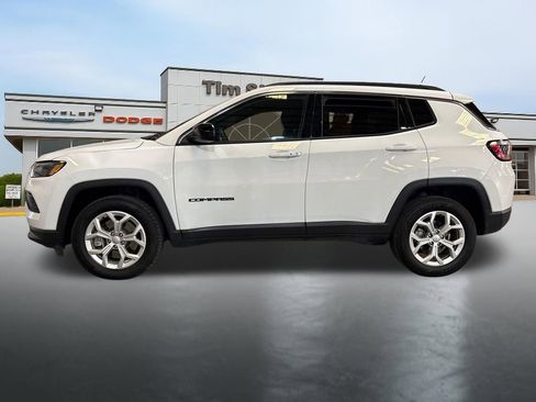 Used 2024 Jeep Compass Latitude w/ Convenience Group AWD/4WD image 2
