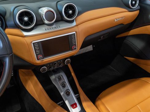 Used 2017 Ferrari California T image 7