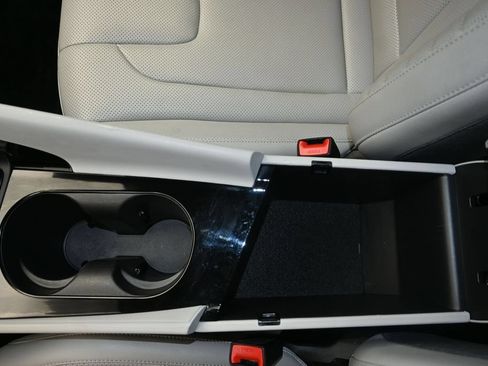 Used 2025 Hyundai Elantra Limited FWD image 21