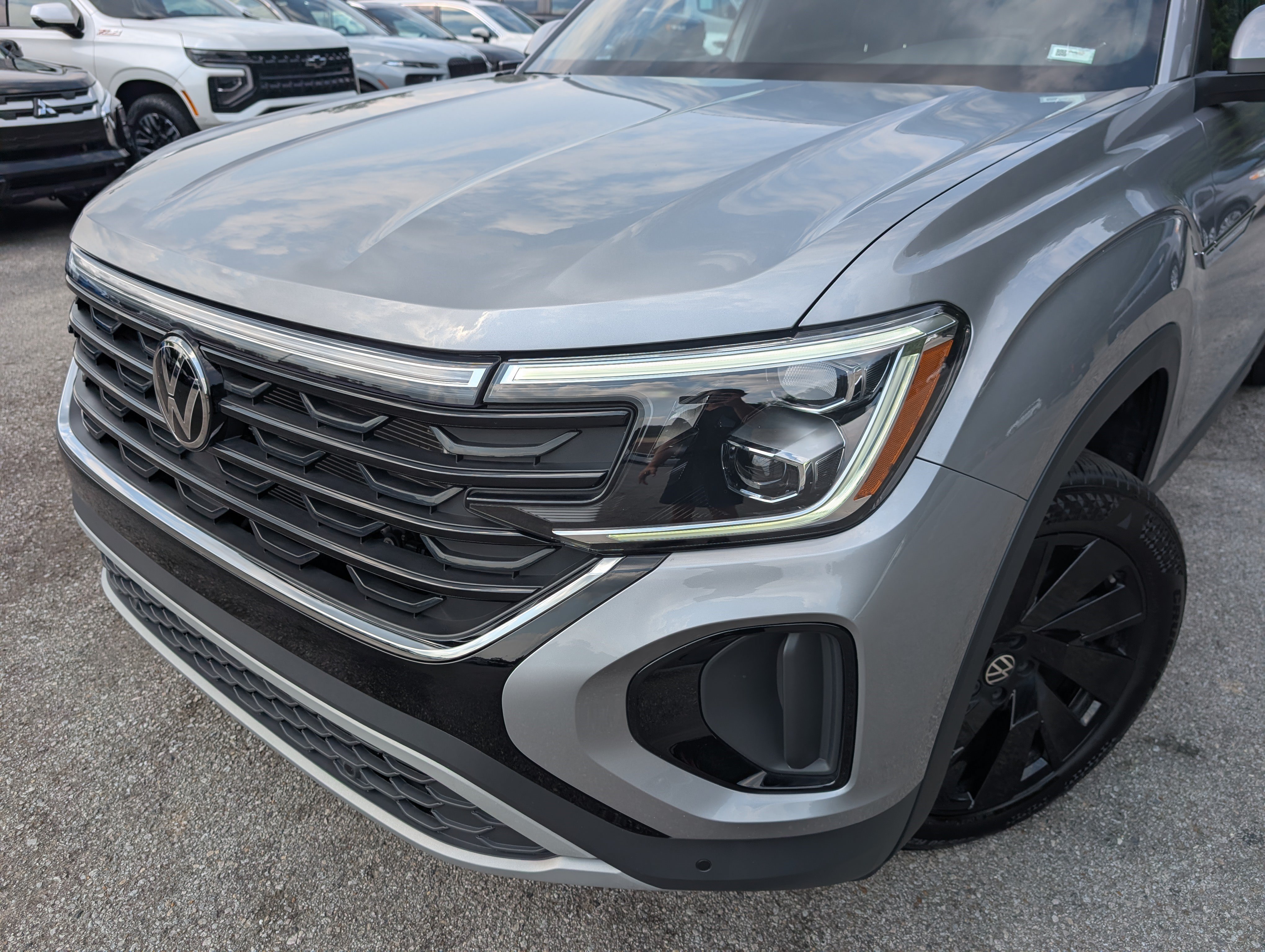 Used 2026 Volkswagen Atlas Cross Sport SE w/ Panoramic Sunroof Package FWD image 13