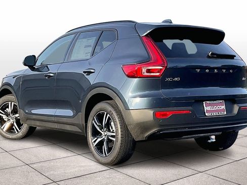 New 2026 Volvo XC40 B4 Core w/ Climate Package image 3