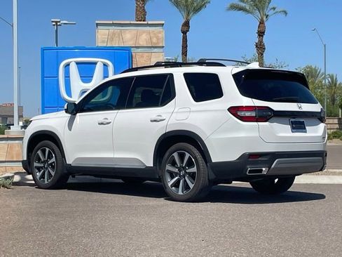 Certified 2025 Honda Pilot Touring image 5