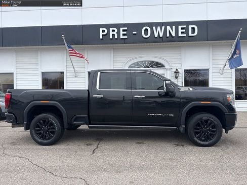 Used 2022 GMC Sierra 2500 Denali w/ Denali Black Diamond Edition image 4