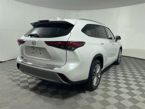Used 2023 Toyota Highlander Platinum AWD/4WD image 7