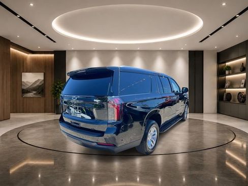 Used 2025 Chevrolet Suburban LT AWD/4WD image 6