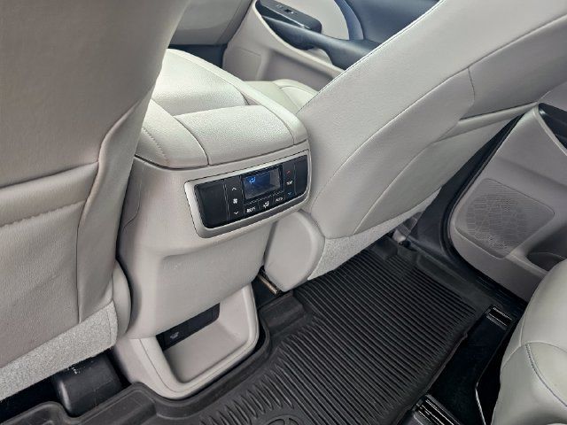 Used 2017 Toyota Highlander XLE AWD/4WD image 18
