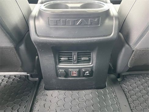 Used 2020 Nissan Titan SL image 18