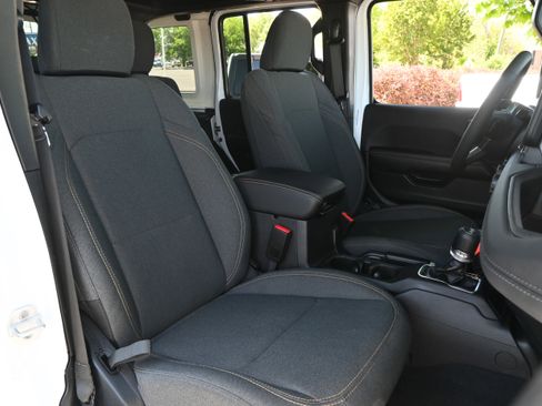 Used 2025 Jeep Wrangler Sahara w/ Safety Group image 18