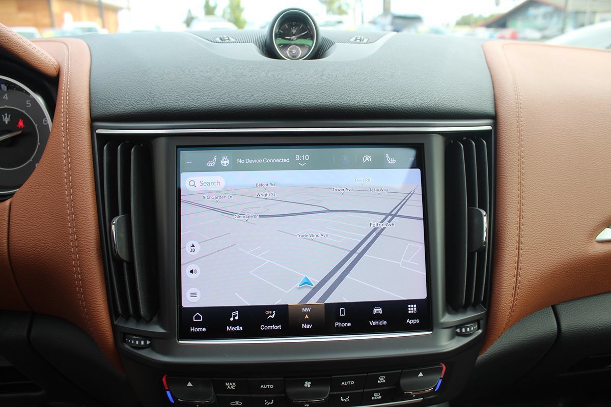 Used 2021 Maserati Levante AWD/4WD image 33