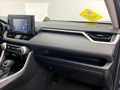 Used 2021 Toyota RAV4 XLE AWD/4WD image 16