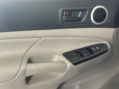 Used 2014 Toyota Tacoma PreRunner w/ TRD Sport Package image 13