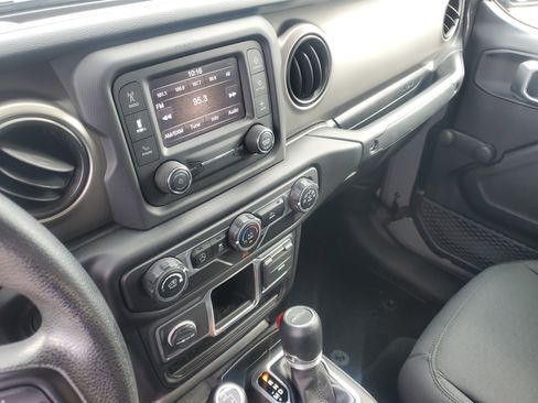 Used 2021 Jeep Gladiator Sport AWD/4WD image 19
