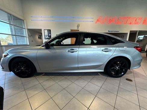 Used 2023 Honda Civic Sport image 10