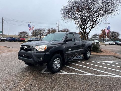 Used 2015 Toyota Tacoma PreRunner image 2